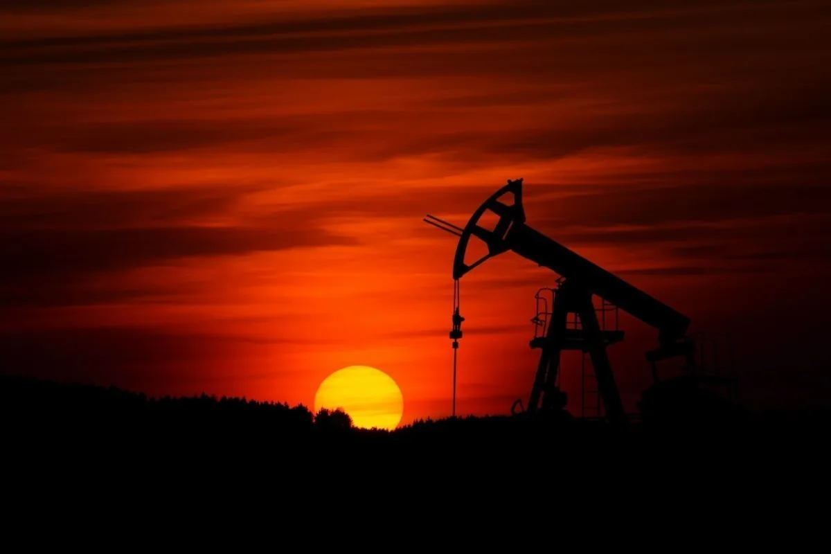 Цена нефти Azeri Light падает