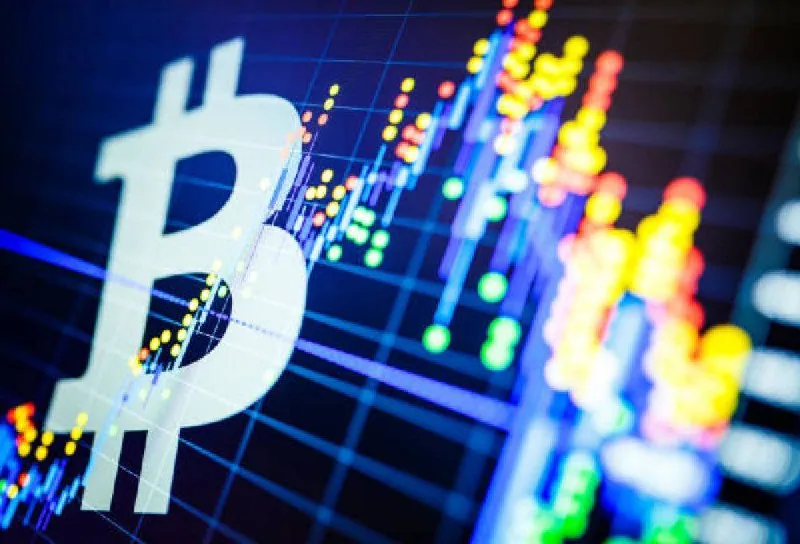 Биткоин снизился на 0,9% на фоне геополитической напряженности