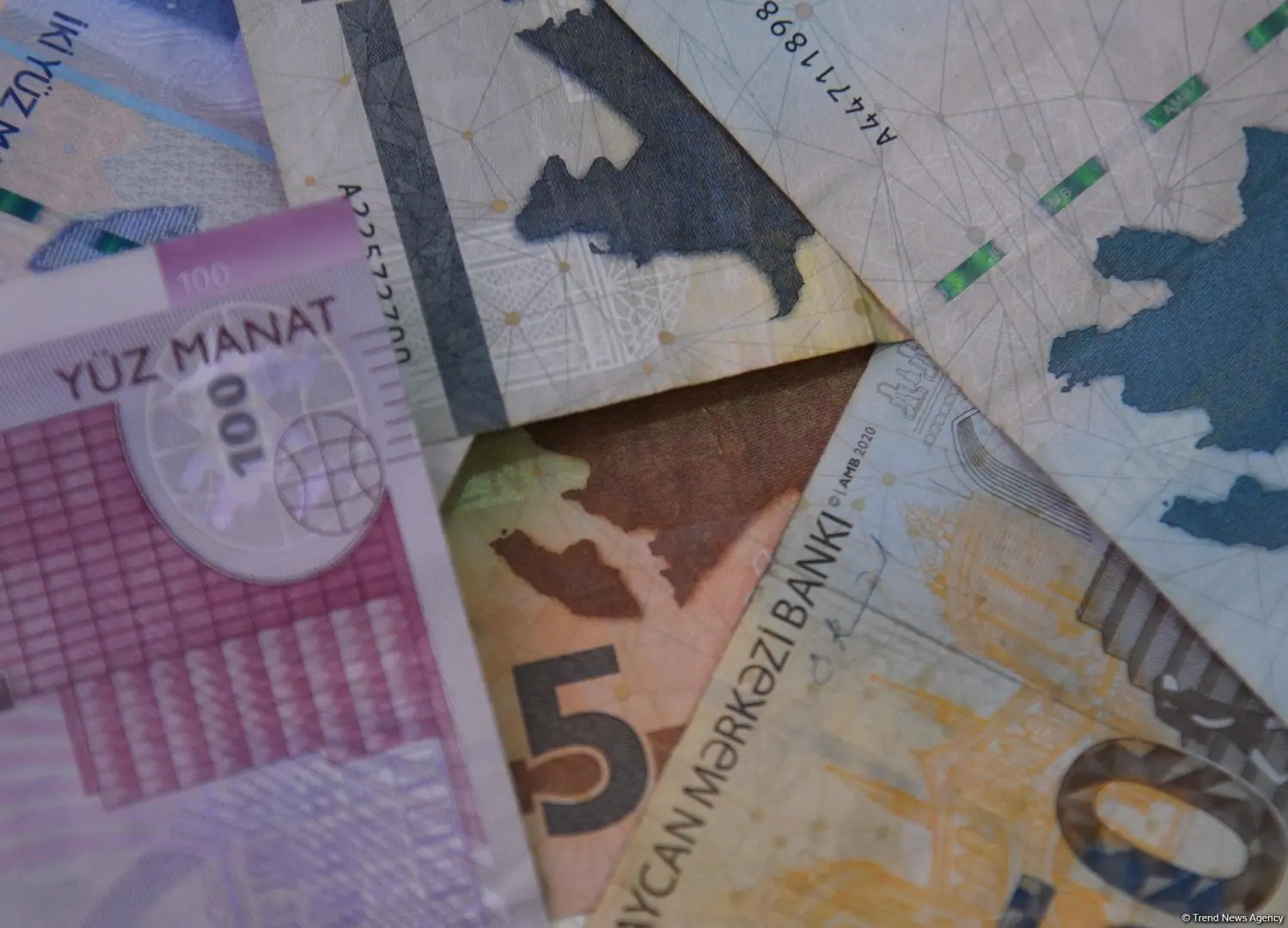 Валютные вклады населения Азербайджана сократились до 4,98 млрд манатов