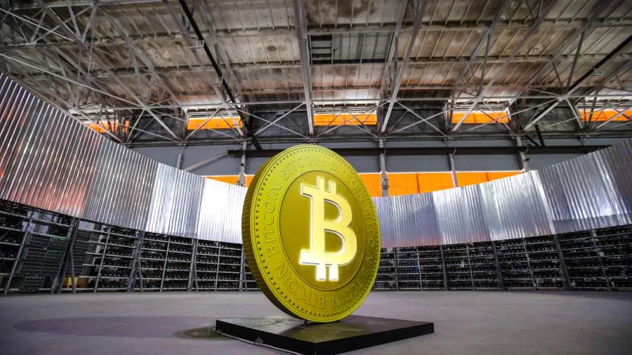 Биткоин вырос на 8% за сутки, капитализация рынка достигла $2,51 трлн