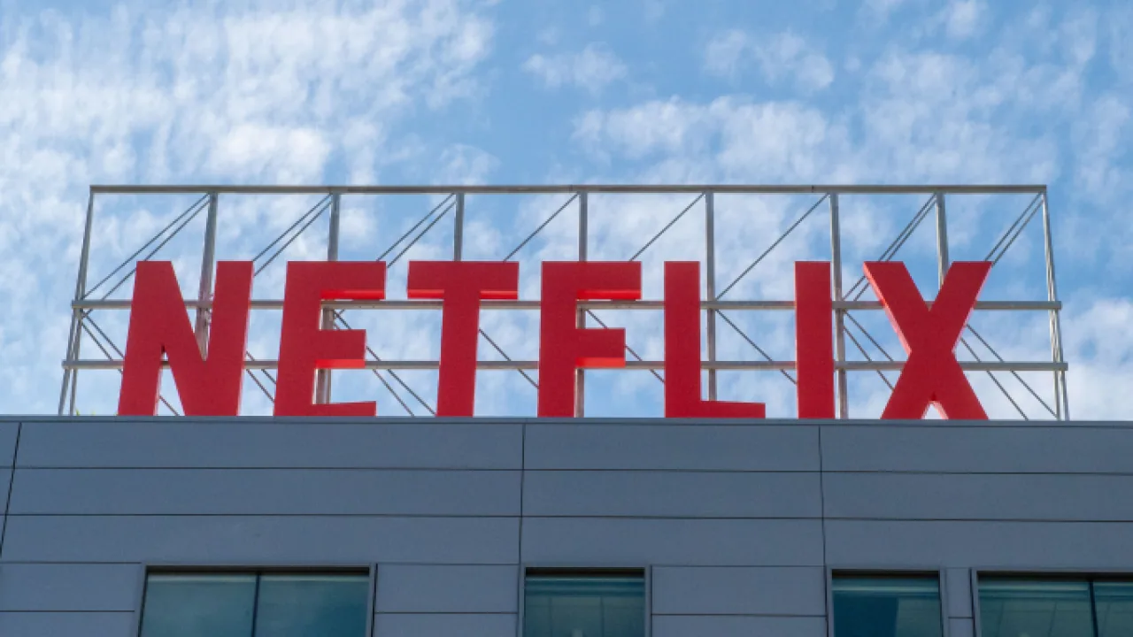 Netflix сокращает около 1 тыс. сотрудников — 6% штата